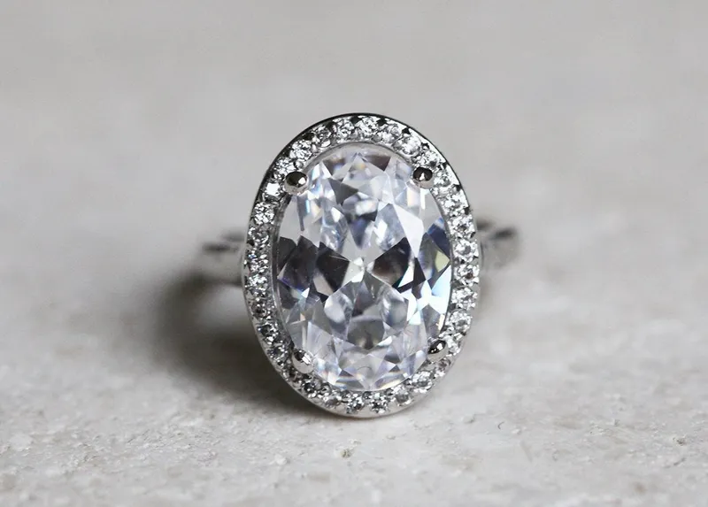 Oval Moissanite Ring With Diamond Halo vy 4