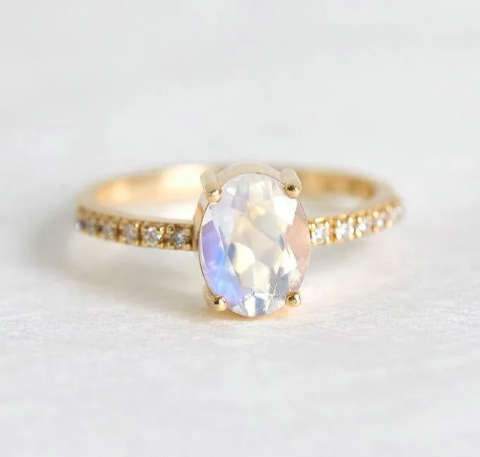 OVAL MOONSTONE RING, DIAMOND RING vy 7