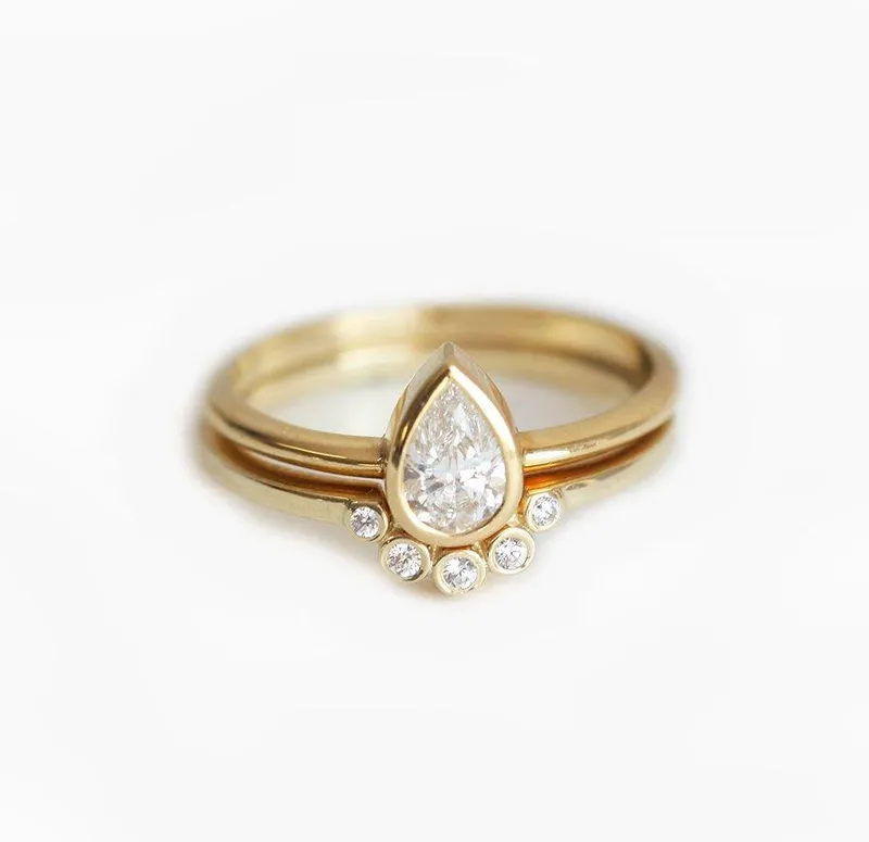 Pear Diamond Engagement Ring Set With Diamond Crown vy 4