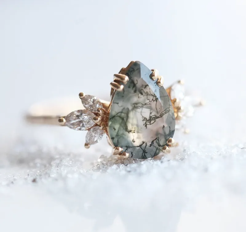 PEAR MOSS AGATE RING WITH SIDE DIAMONDS vy 2