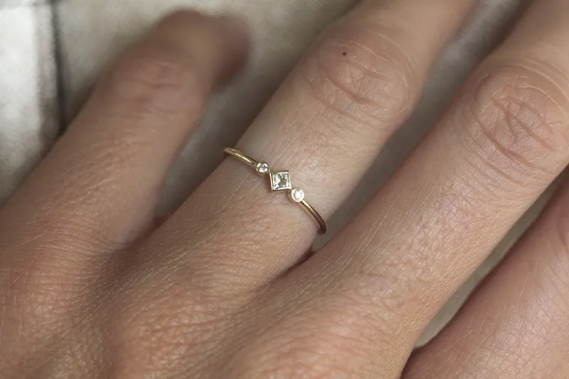 Petite Diamond Ring, Princess Diamond Ring vy 2