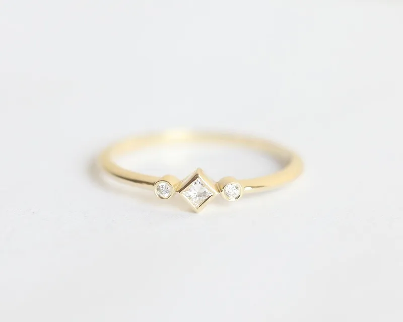 Petite Diamond Ring, Princess Diamond Ring vy 3