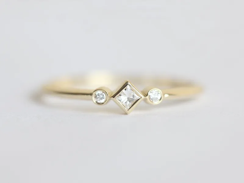 Petite Diamond Ring, Princess Diamond Ring vy 4