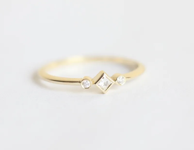 Petite Diamond Ring, Princess Diamond Ring vy 5