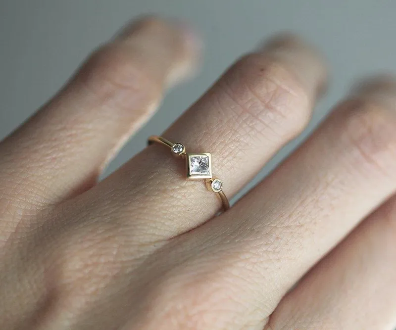 Princess Diamond Ring, Three Stone Ring vy 3