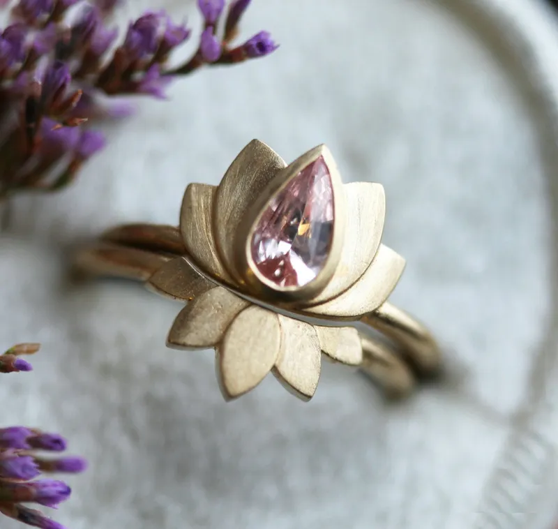 PAISLEY LOTUS SAPPHIRE RING SET vy 4