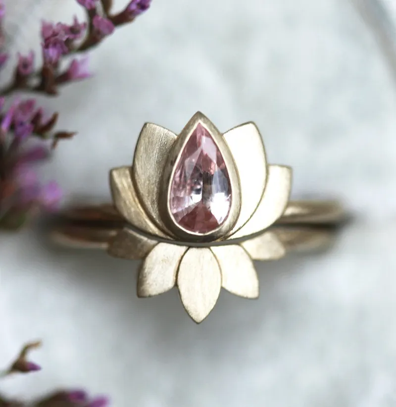 PAISLEY LOTUS SAPPHIRE RING SET vy 6