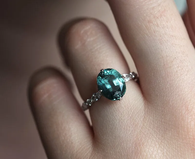 PARIS TEAL SAPPHIRE DIAMOND RING vy 9