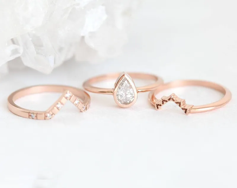Pear Diamond 3-Ring Set With V-Shaped Diamond Band vy 2