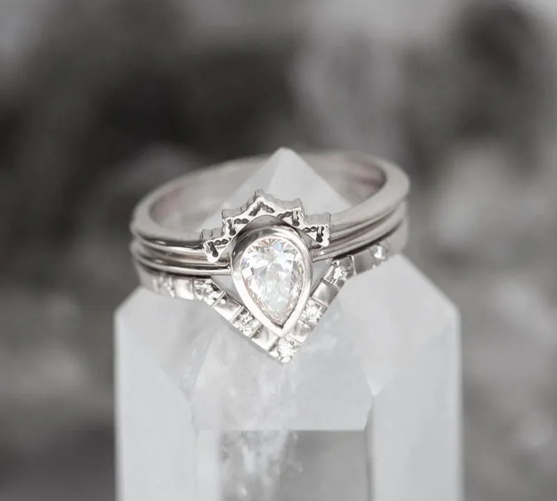 Pear Diamond 3-Ring Set With V-Shaped Diamond Band vy 8