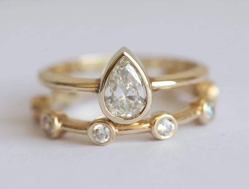 Pear Diamond Solitaire Ring With Studded Wedding Band vy 2