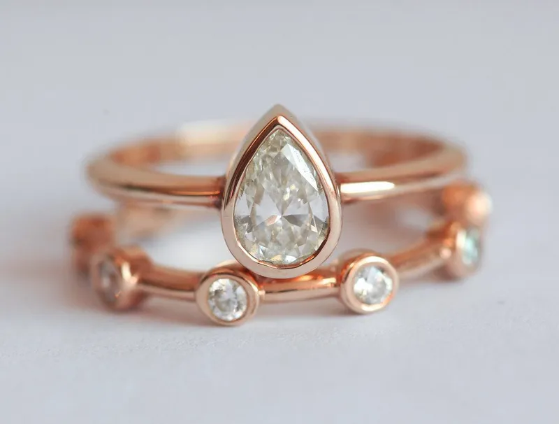 Pear Diamond Solitaire Ring With Studded Wedding Band vy 5