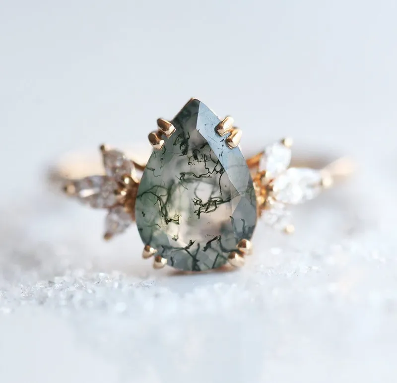 PEAR MOSS AGATE RING WITH SIDE DIAMONDS vy 5