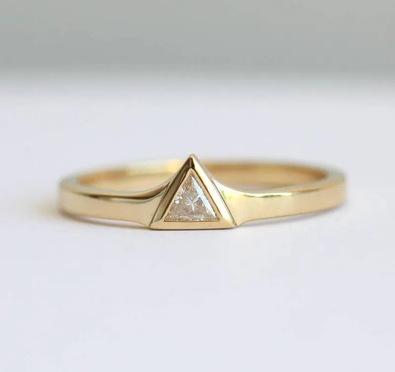 Petite 0.11C Triangle Cut Diamond Ring With Flared Gold Band vy 4