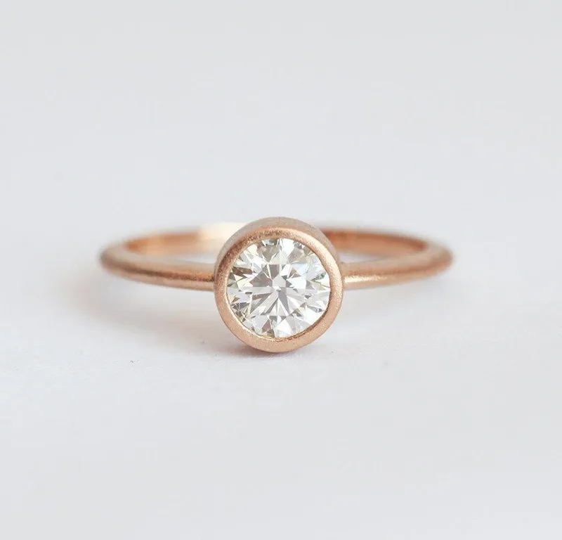 Pia Diamond Ring vy 2