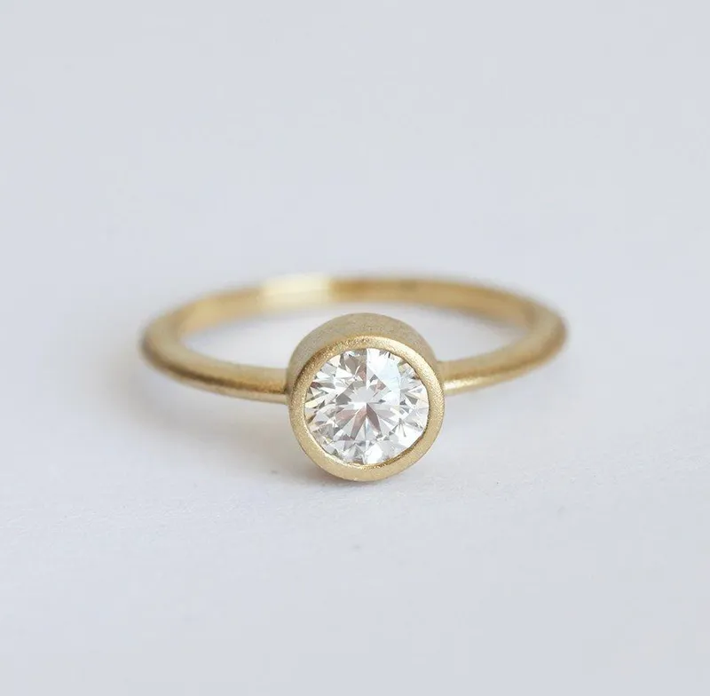 Pia Diamond Ring vy 5
