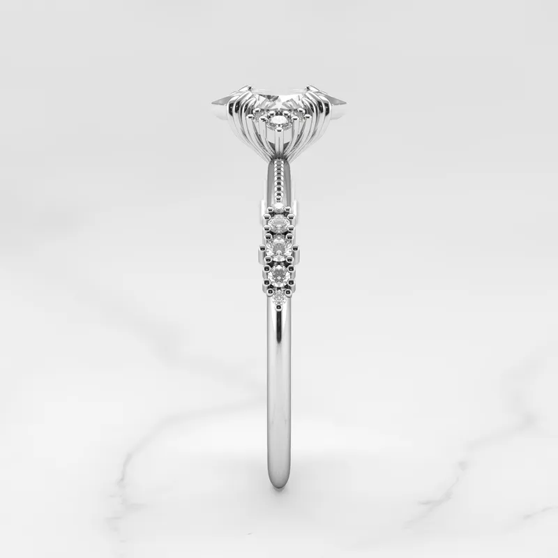 PRINCESS CLUSTER DIAMOND RING vy 12