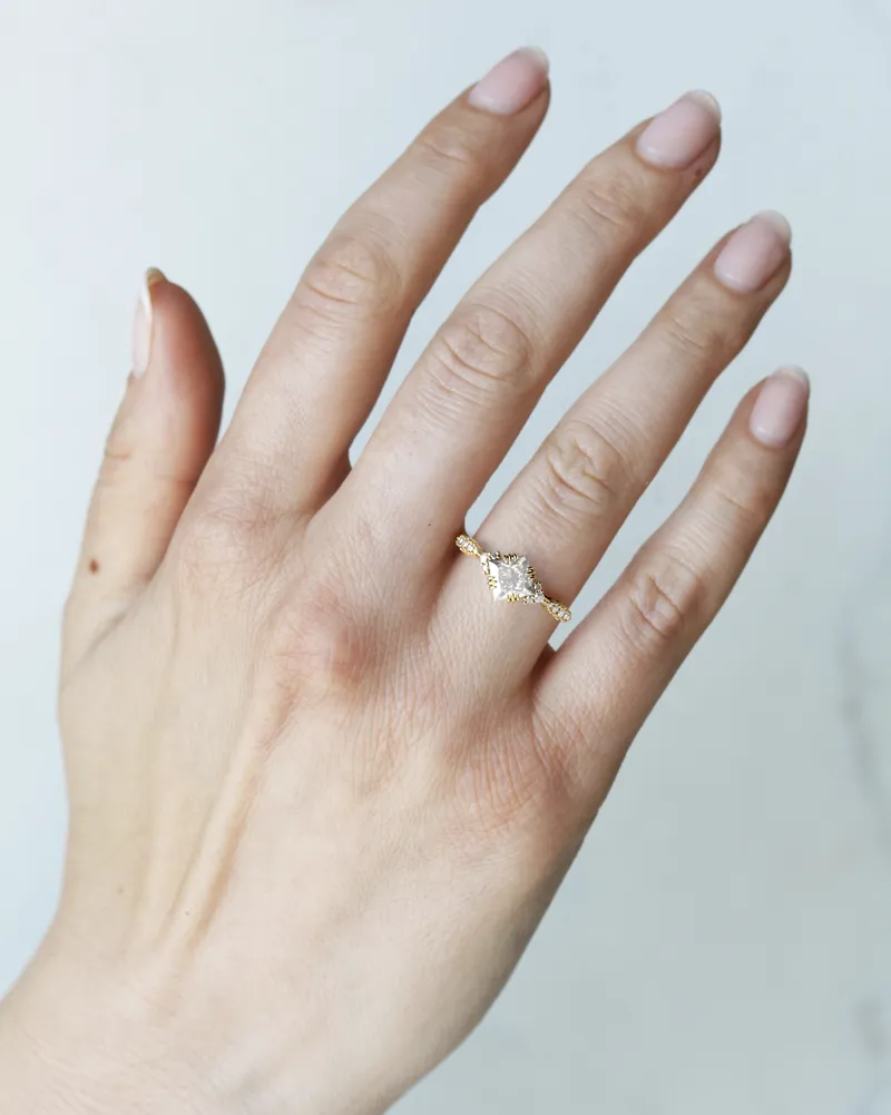 PRINCESS CLUSTER DIAMOND RING vy 13
