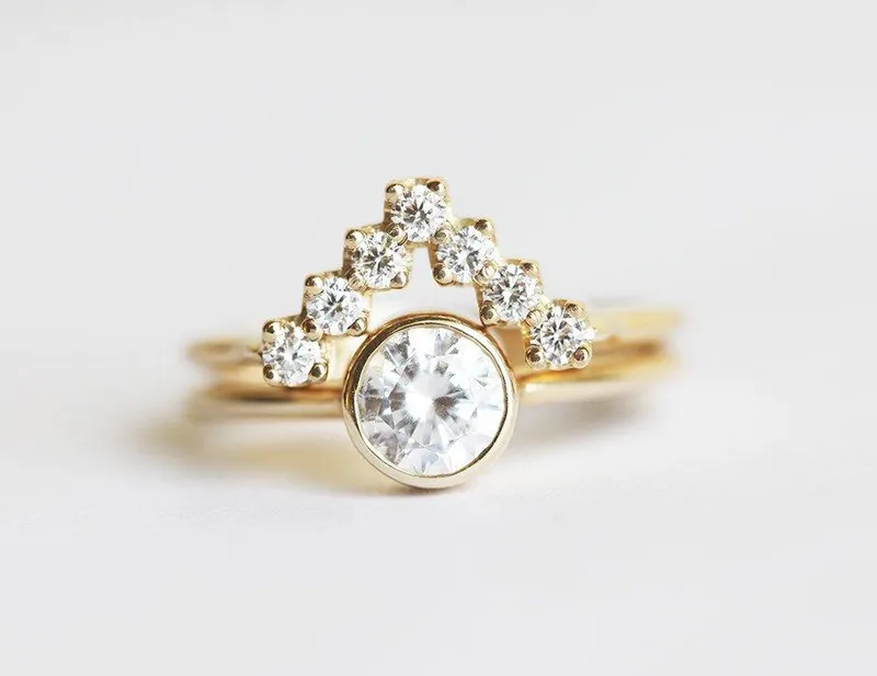 Round Diamond Engagement Ring With V Diamond Band vy 3