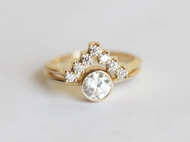 Round Diamond Engagement Ring With V Diamond Band vy 4