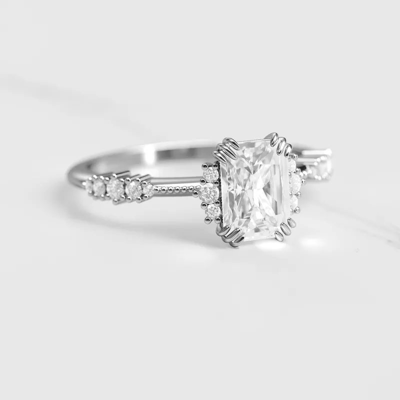 RADIANT CLUSTER DIAMOND RING vy 6