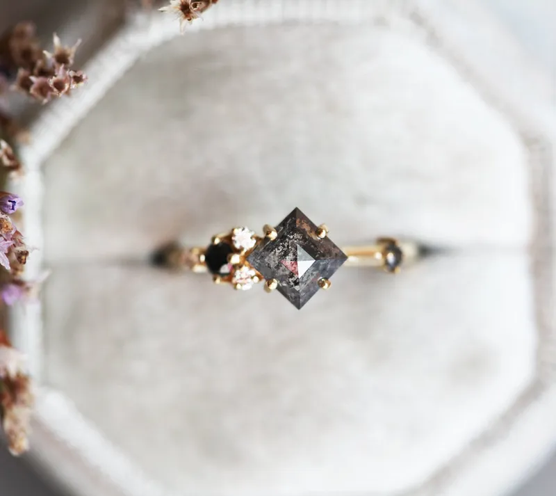 RAMONA SQUARE SALT & PEPPER DIAMOND CLUSTER RING vy 7