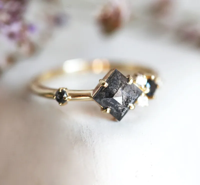 RAMONA SQUARE SALT & PEPPER DIAMOND CLUSTER RING vy 9