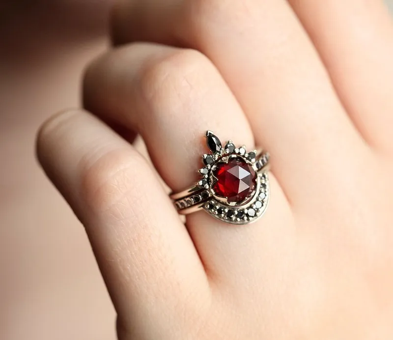 RED MOON GARNET RING SET vy 2