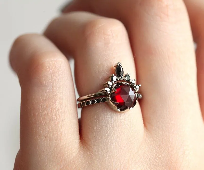 RED MOON GARNET RING SET vy 4