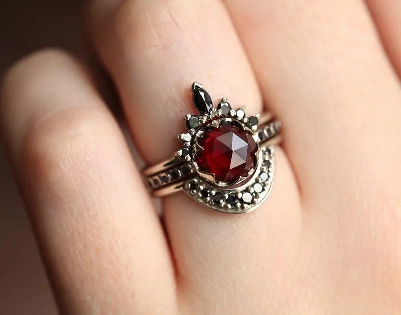 RED MOON GARNET RING SET vy 6