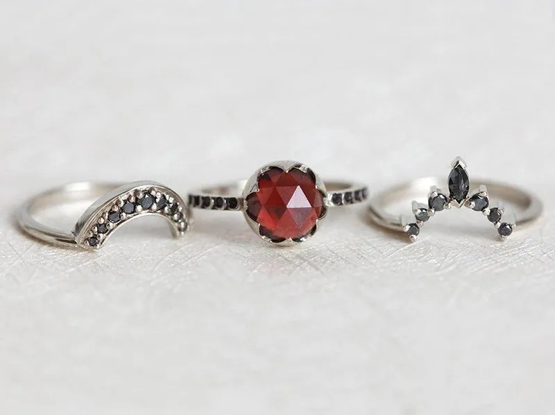 RED MOON GARNET RING SET vy 8