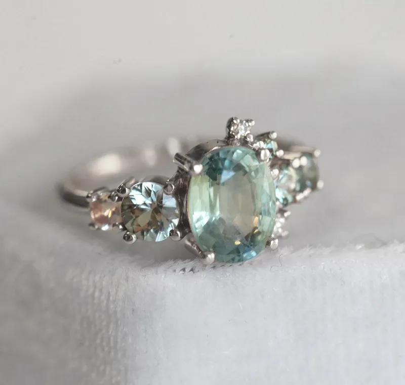 Revel Light Green Sapphire Cluster Ring vy 12
