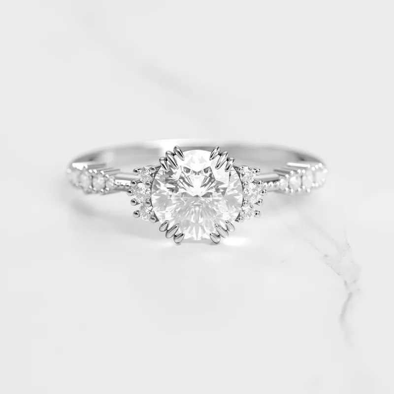 ROUND CLUSTER DIAMOND RING vy 3