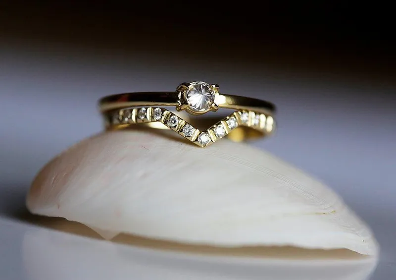 Round Diamond Ring, Modern Engagement Ring Set view 4