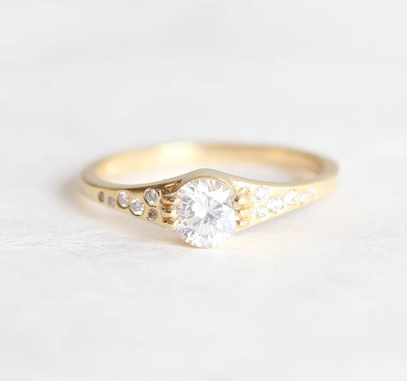 Round Diamond Ring In Unique Prong Setting vy 4