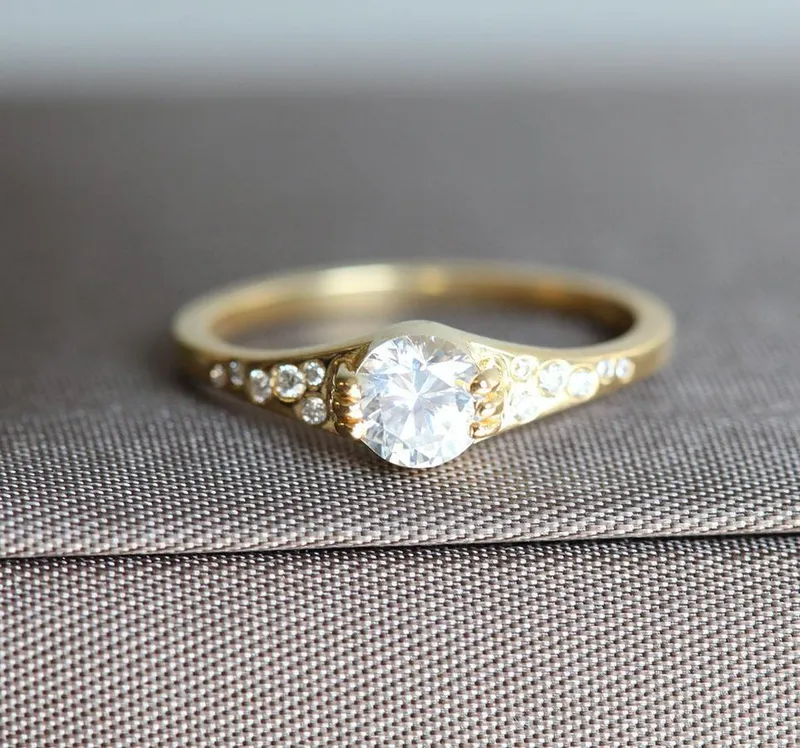 Round Diamond Ring In Unique Prong Setting vy 8
