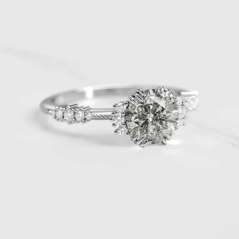 SALT AND PEPPER DIAMOND CLUSTER RING vy 6