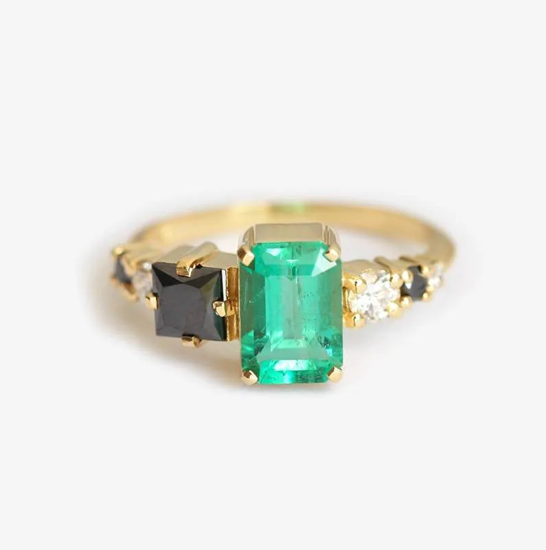 Silvia Emerald Cluster Ring vy 10