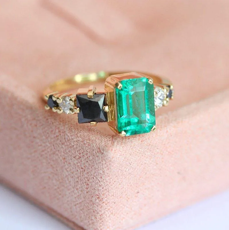 Silvia Emerald Cluster Ring vy 11