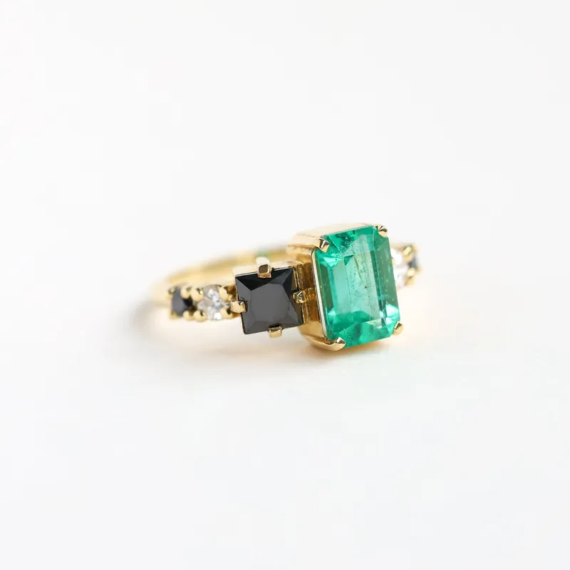 Silvia Emerald Cluster Ring vy 3