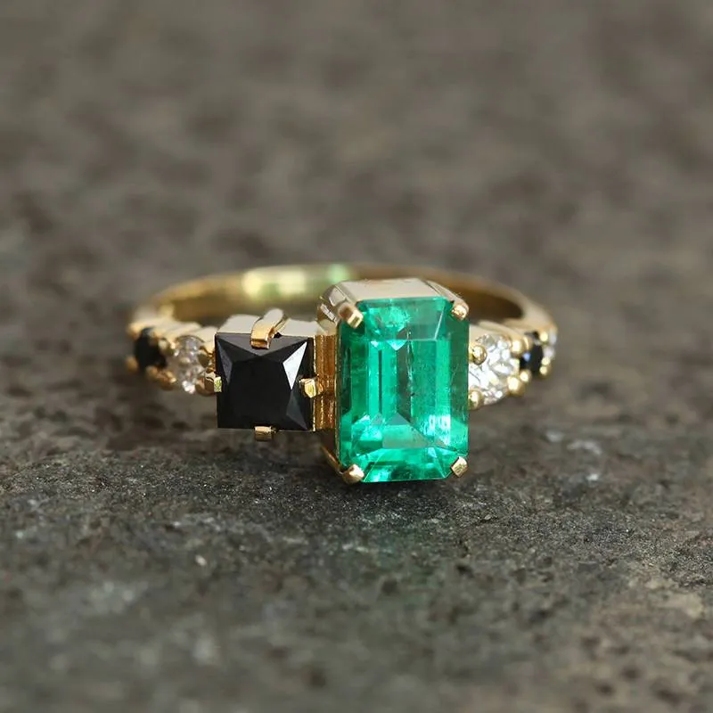 Silvia Emerald Cluster Ring vy 6