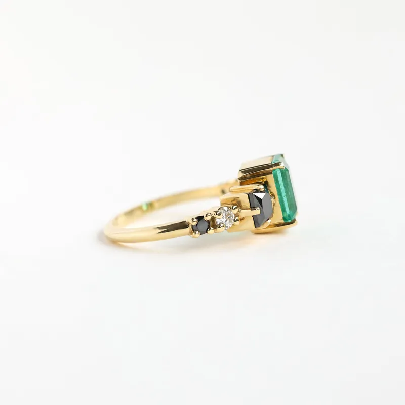 Silvia Emerald Cluster Ring vy 7