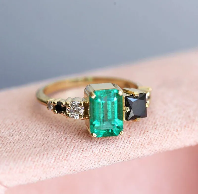 Silvia Emerald Cluster Ring vy 8