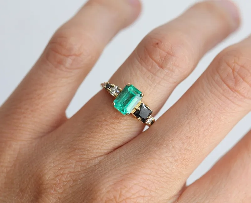 Silvia Emerald Cluster Ring vy 9
