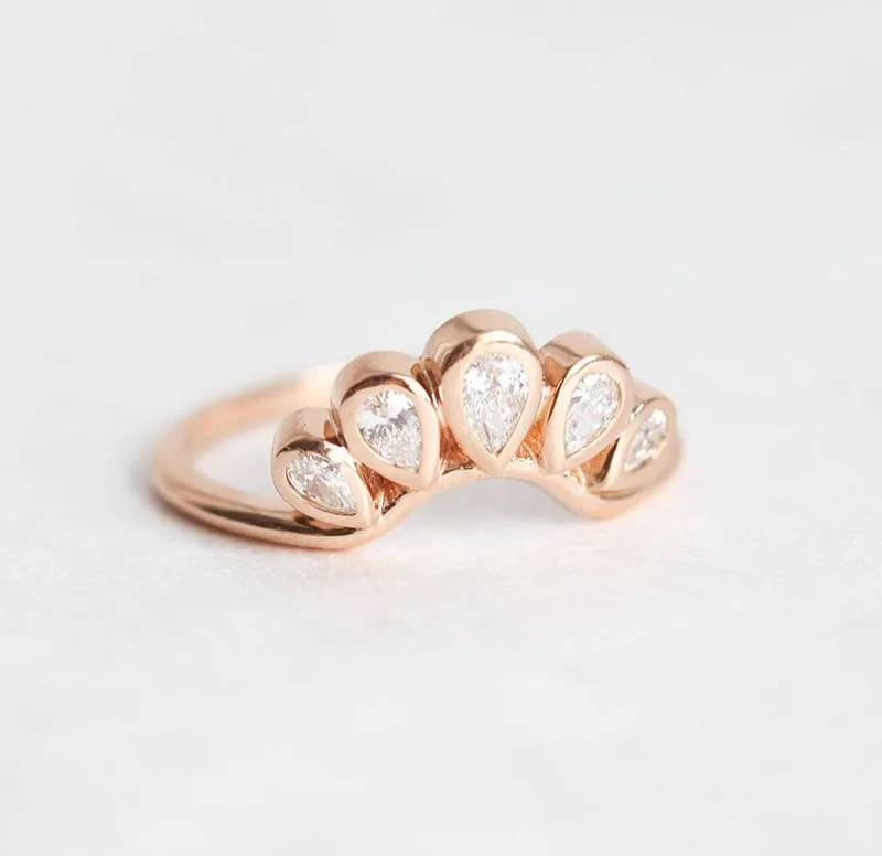 Solitaire Diamond Ring With Curved Diamond Crown vy 6