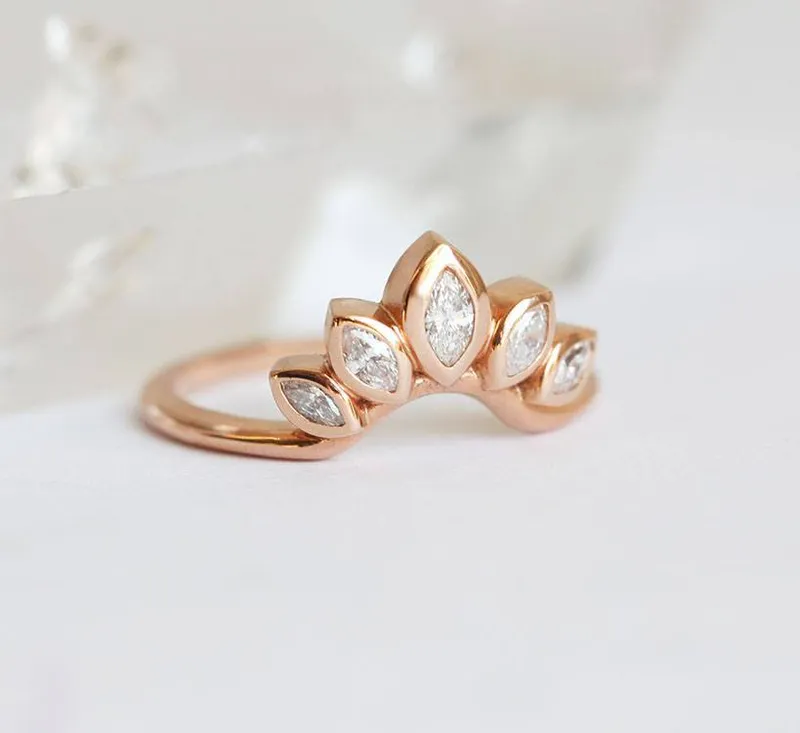 Solitaire Diamond Ring With Curved Diamond Crown vy 8