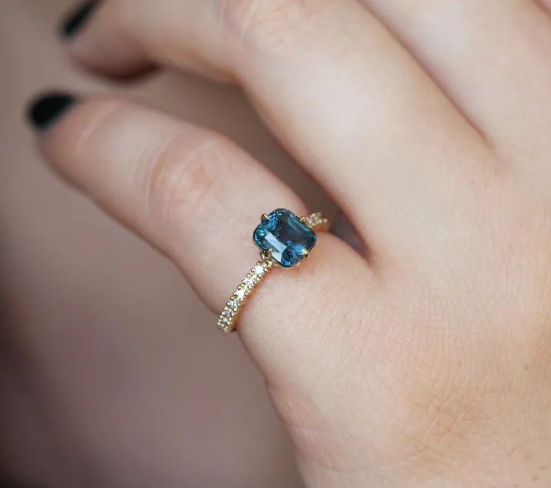 TEMPEST BLUE SAPPHIRE DIAMOND RING vy 5