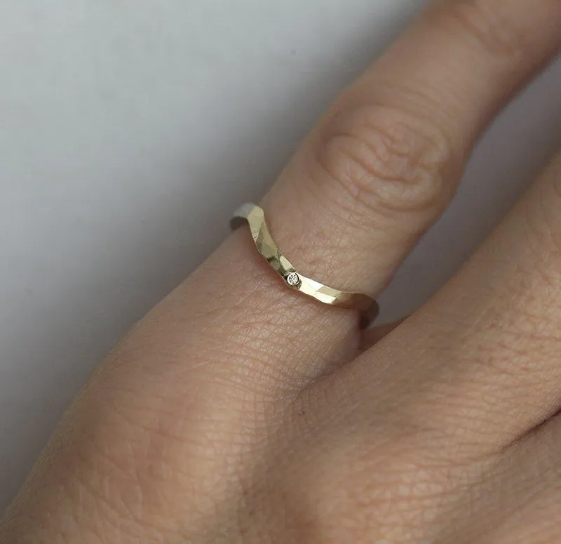 TWO TONED FLUSH DIAMOND HAMMERED FLAT BAND vy 4