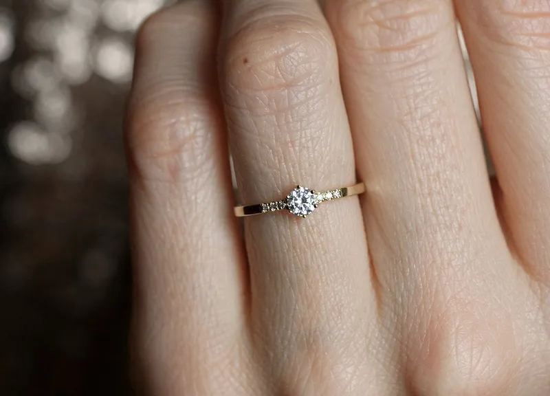 Uma Solitaire Diamond Engagement Ring vy 2