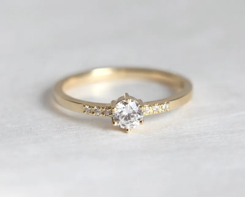 Uma Solitaire Diamond Engagement Ring diamond round cut engagement ring